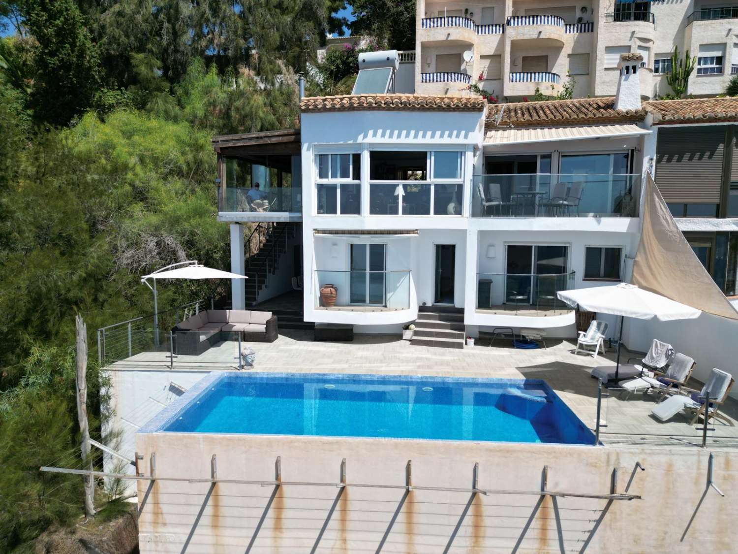 Villa en venta al borde del mar en Salobreña