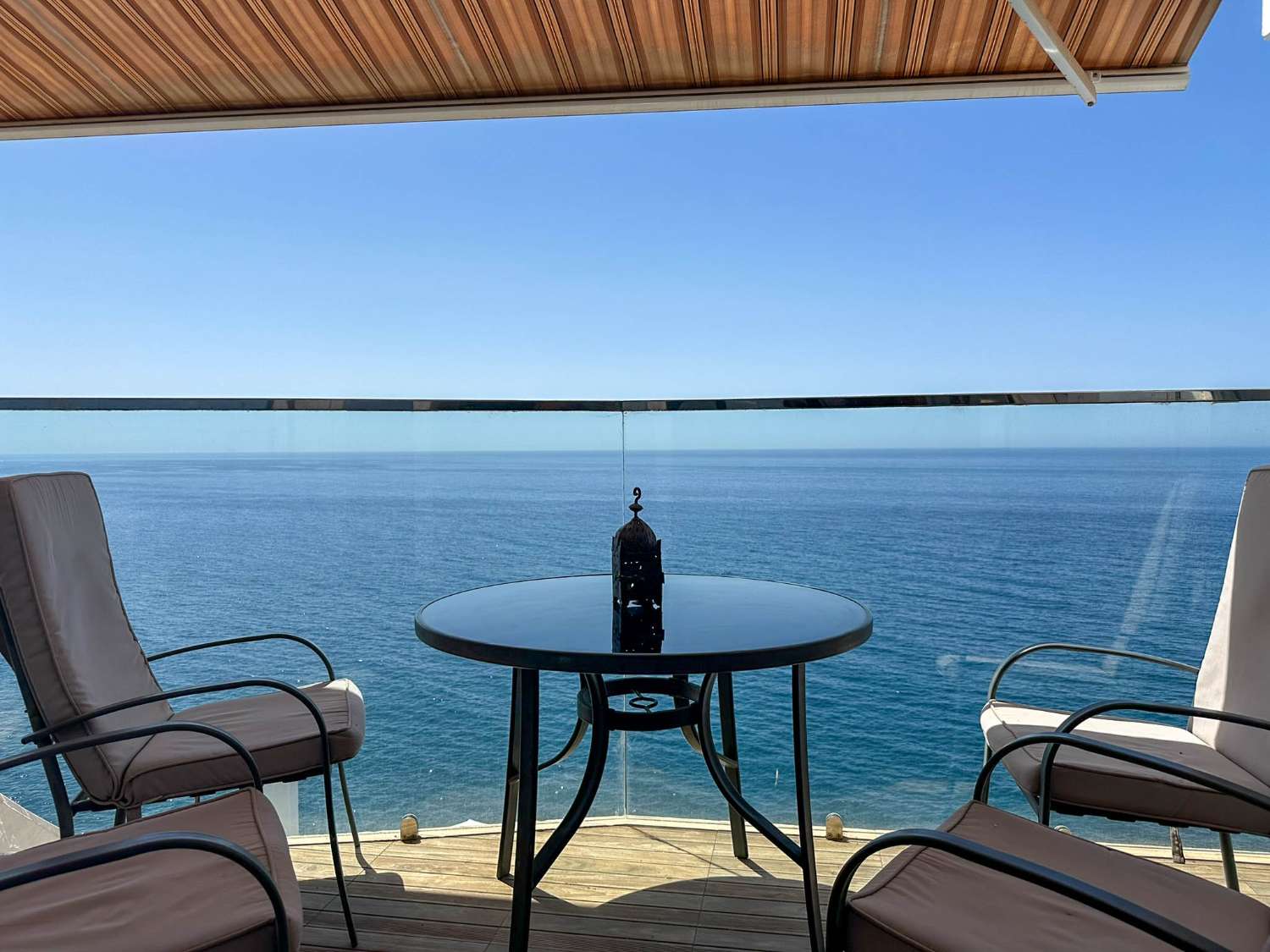 Villa en venta al borde del mar en Salobreña