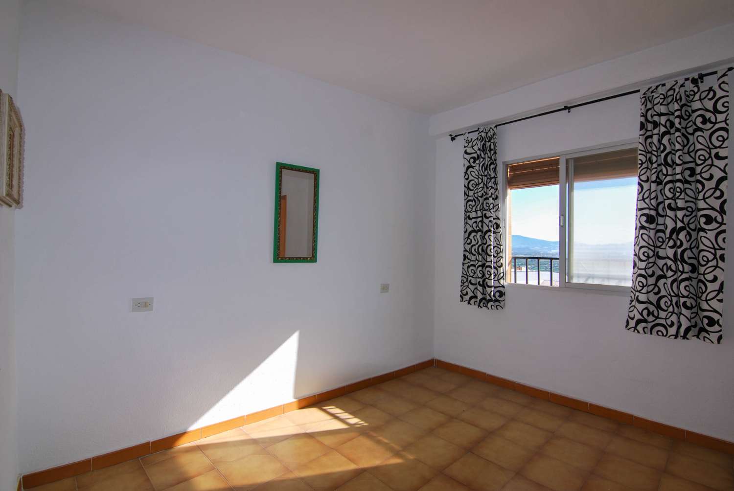 House with terrace in the old town of Salobreña