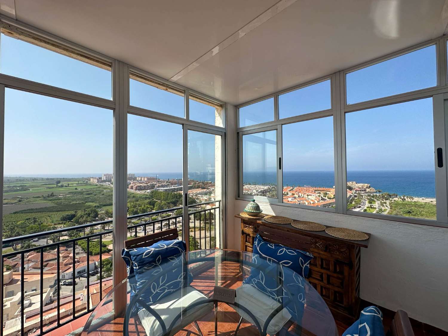 Apartamento único con vistas panorámicas en venta en Salobreña