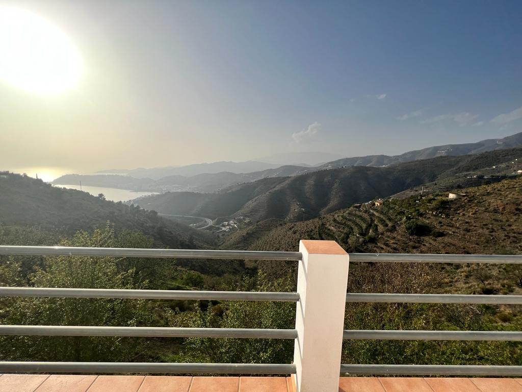 Cosy villa with views for sale, Salobrena