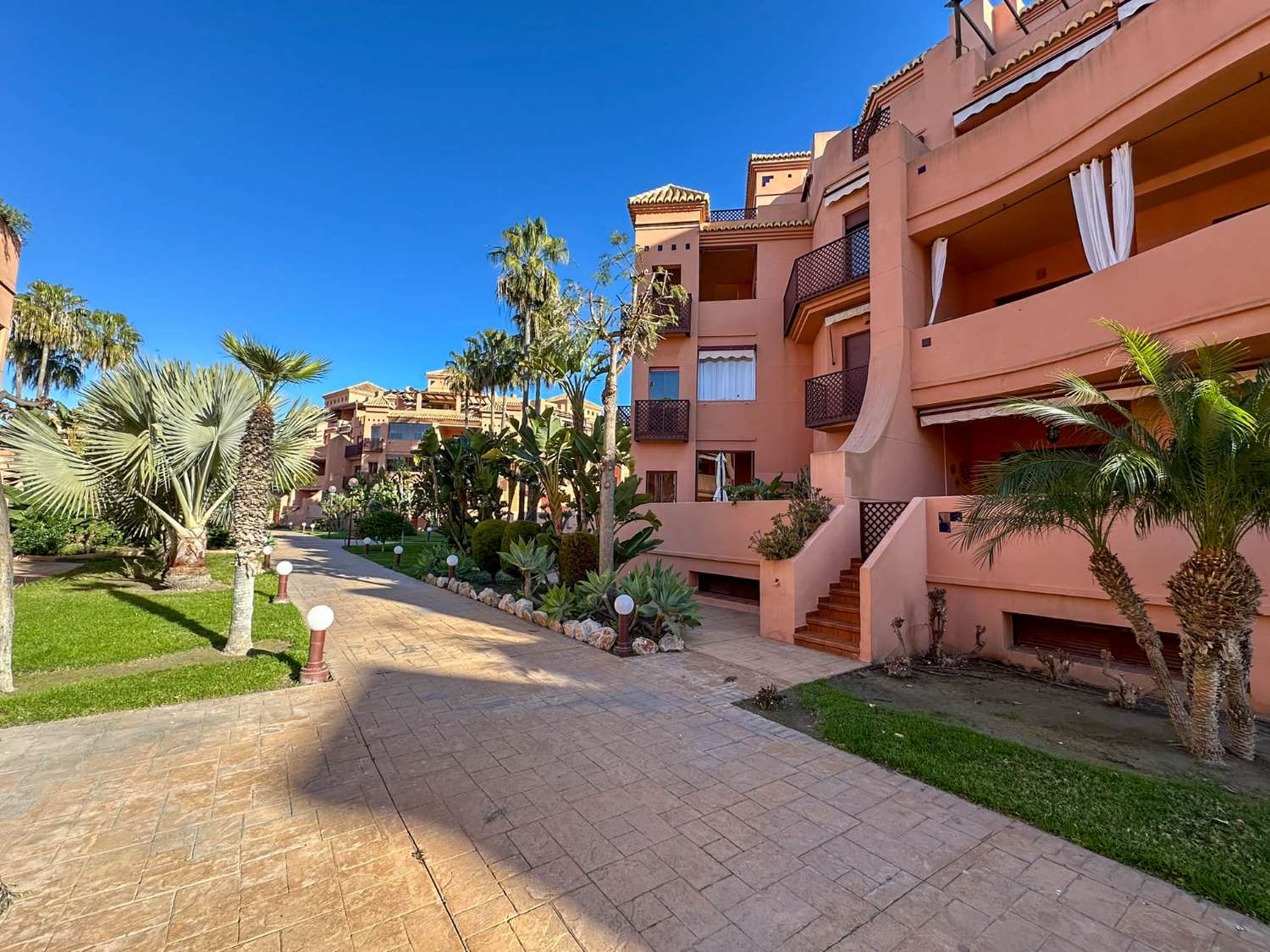 Bright apartment for rent in Playa Granada