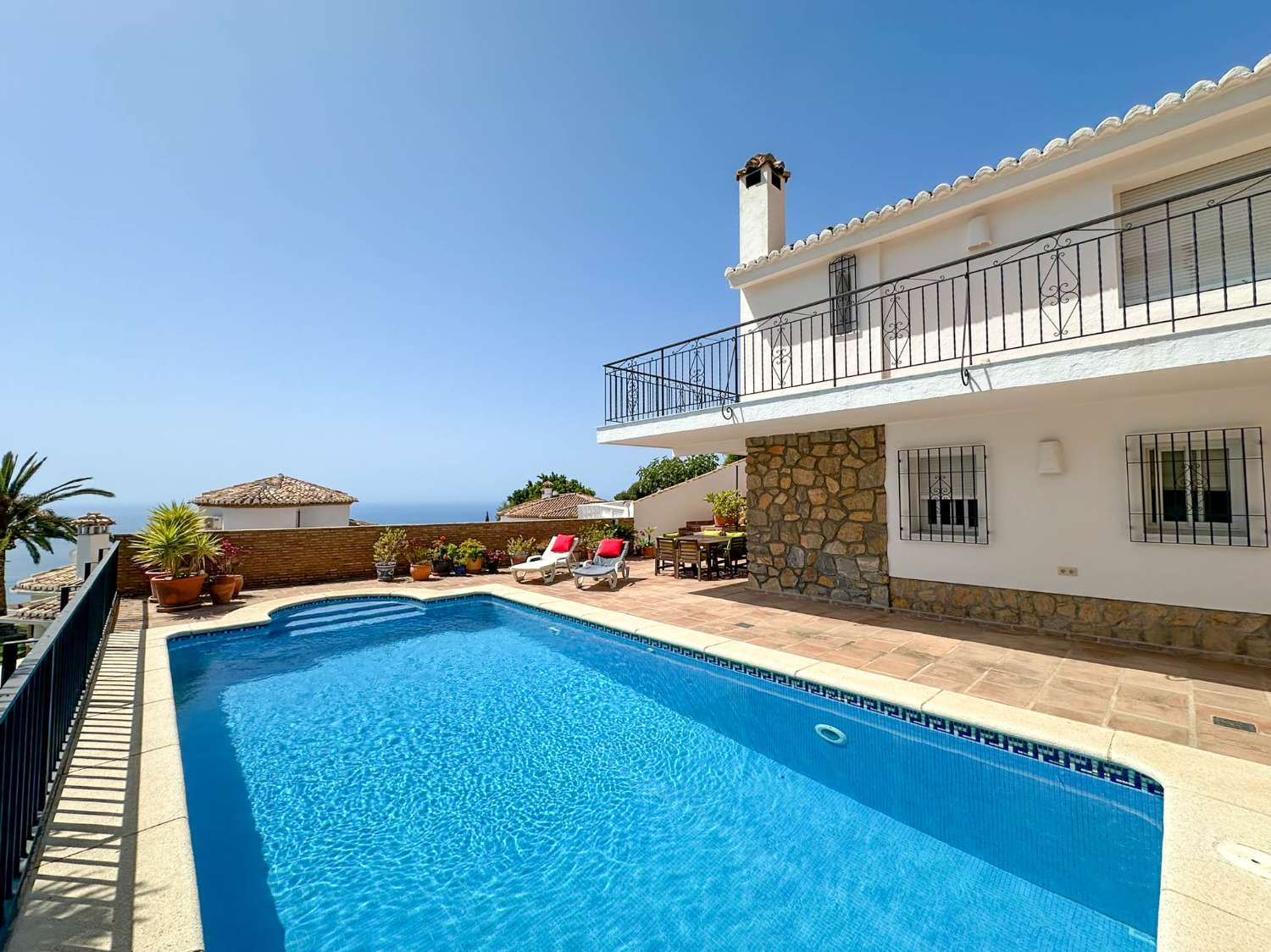 Splendid villa with wonderful views for sale in Monte de los Almendros