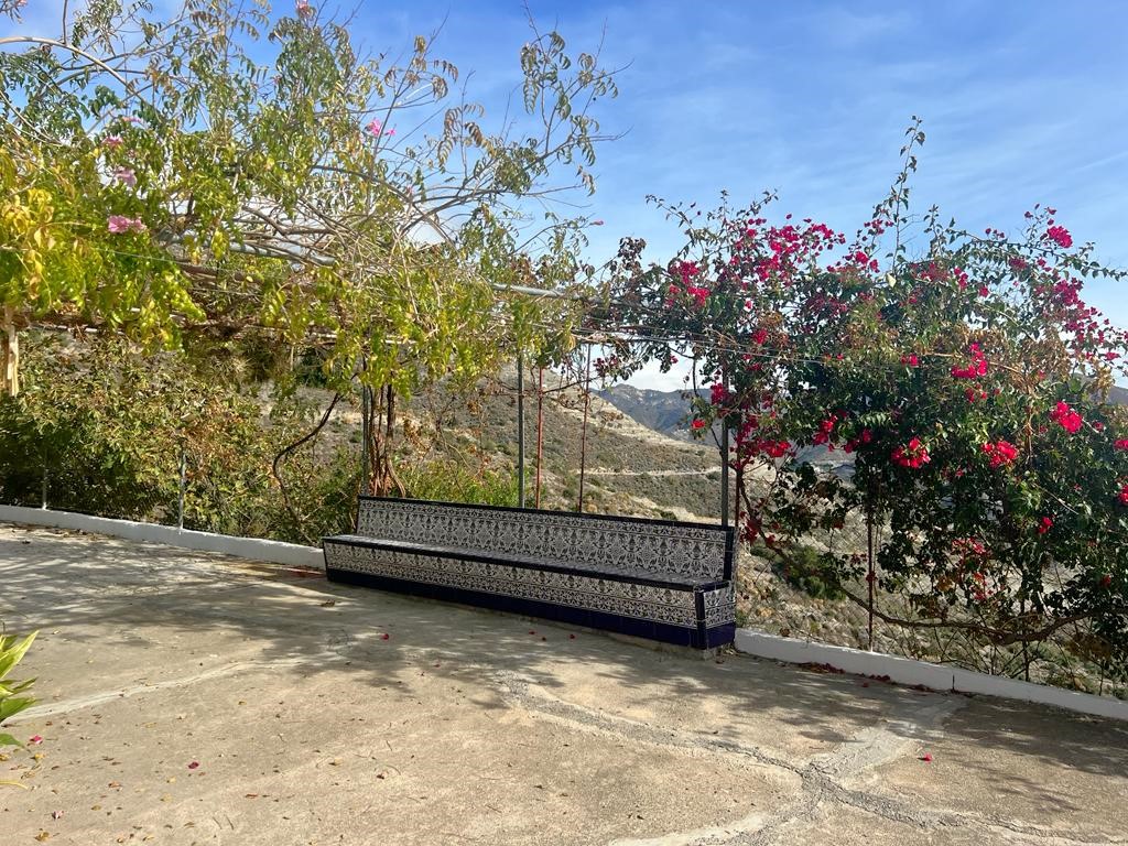 Country house for sale with sea and mountain views, La Herradura