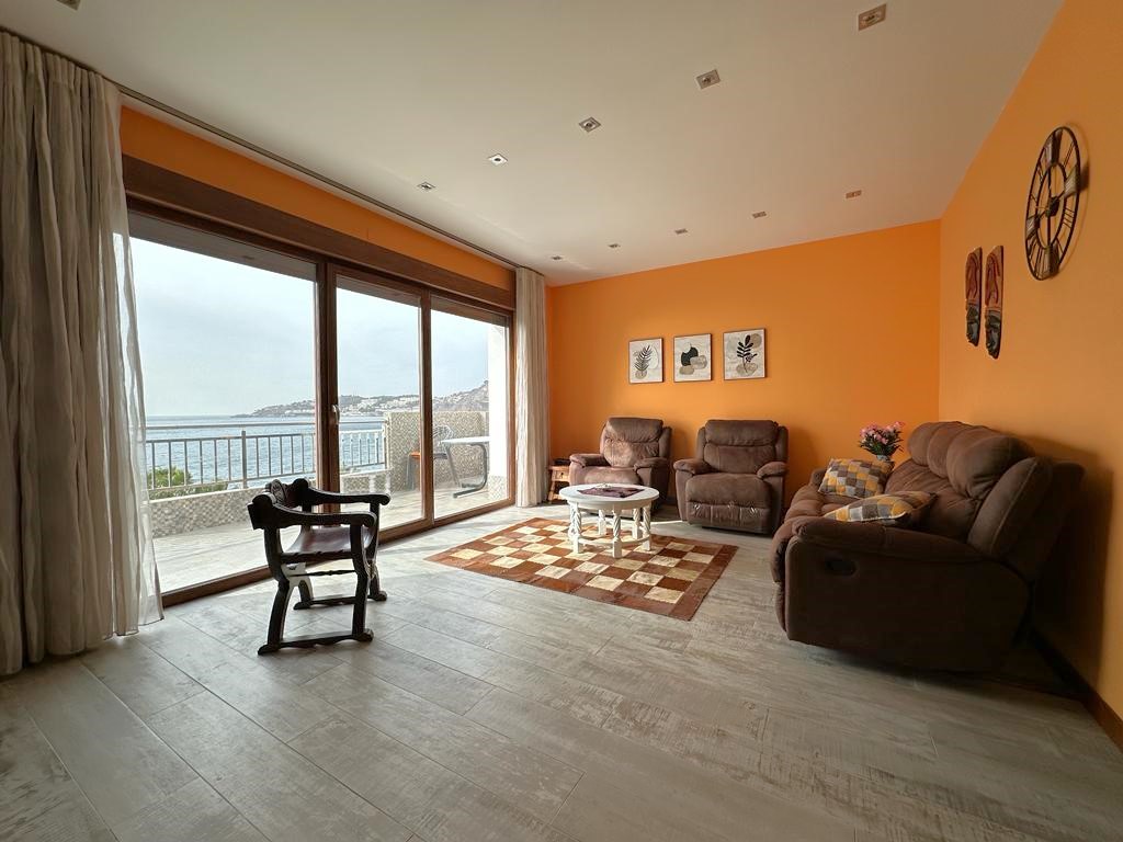 Penthouse for sale in front line beach, Almuñécar