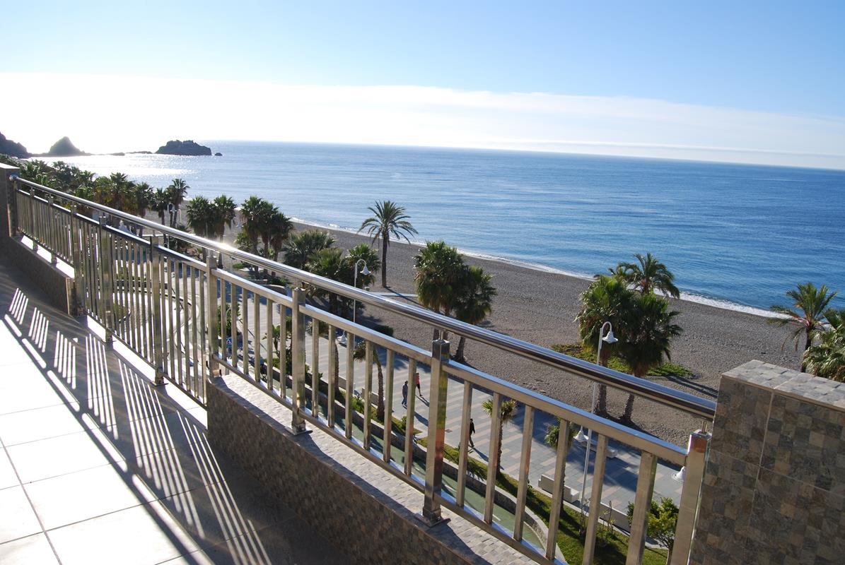 Penthouse for sale in front line beach, Almuñécar