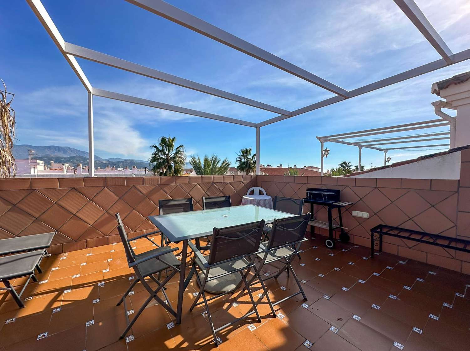 Spacious apartment for sale in the center of Salobrena