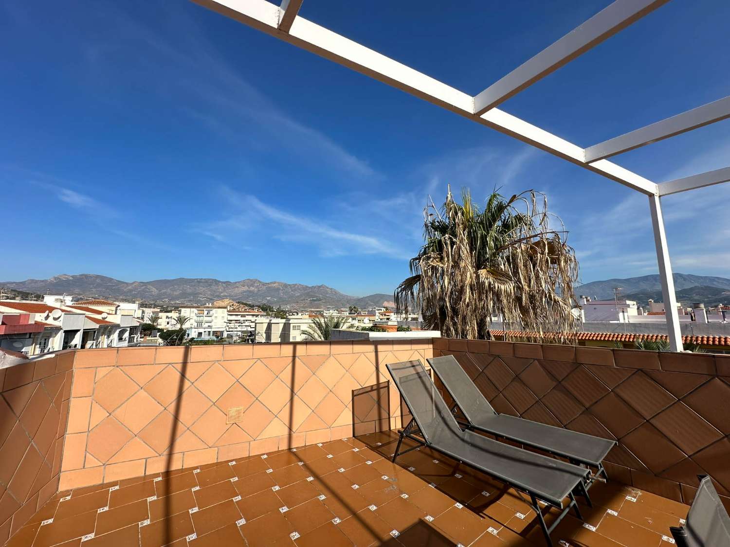 Spacious apartment for sale in the center of Salobrena