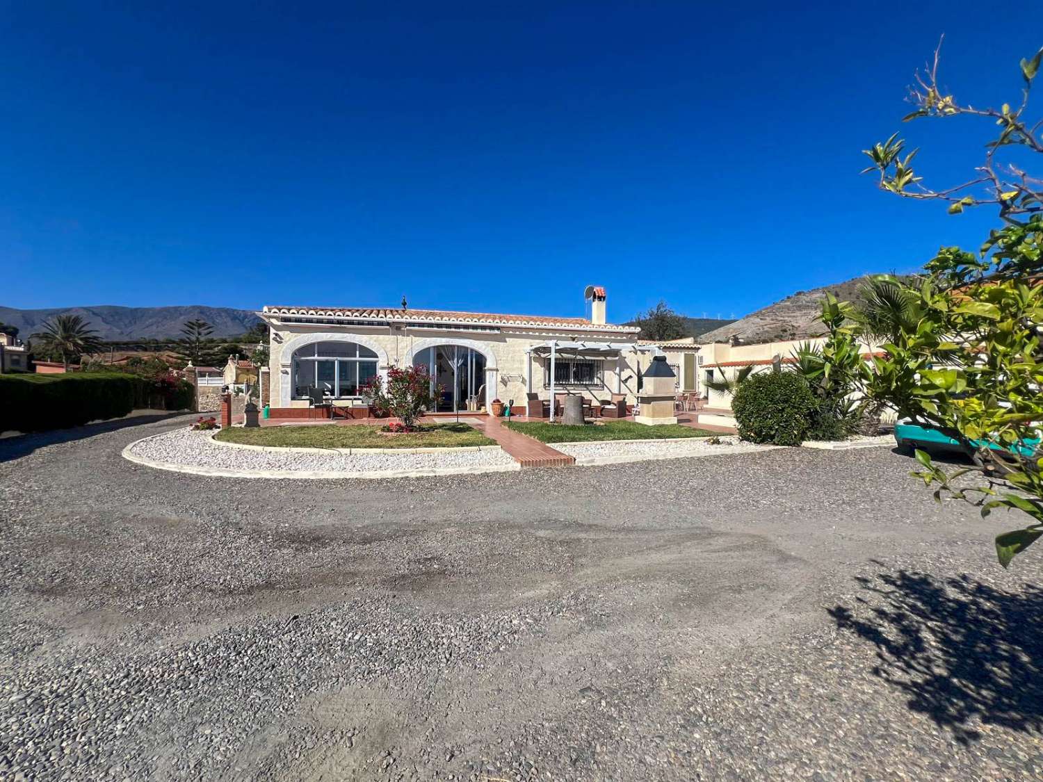 Beautiful country house with swimming pool for sale in Motril