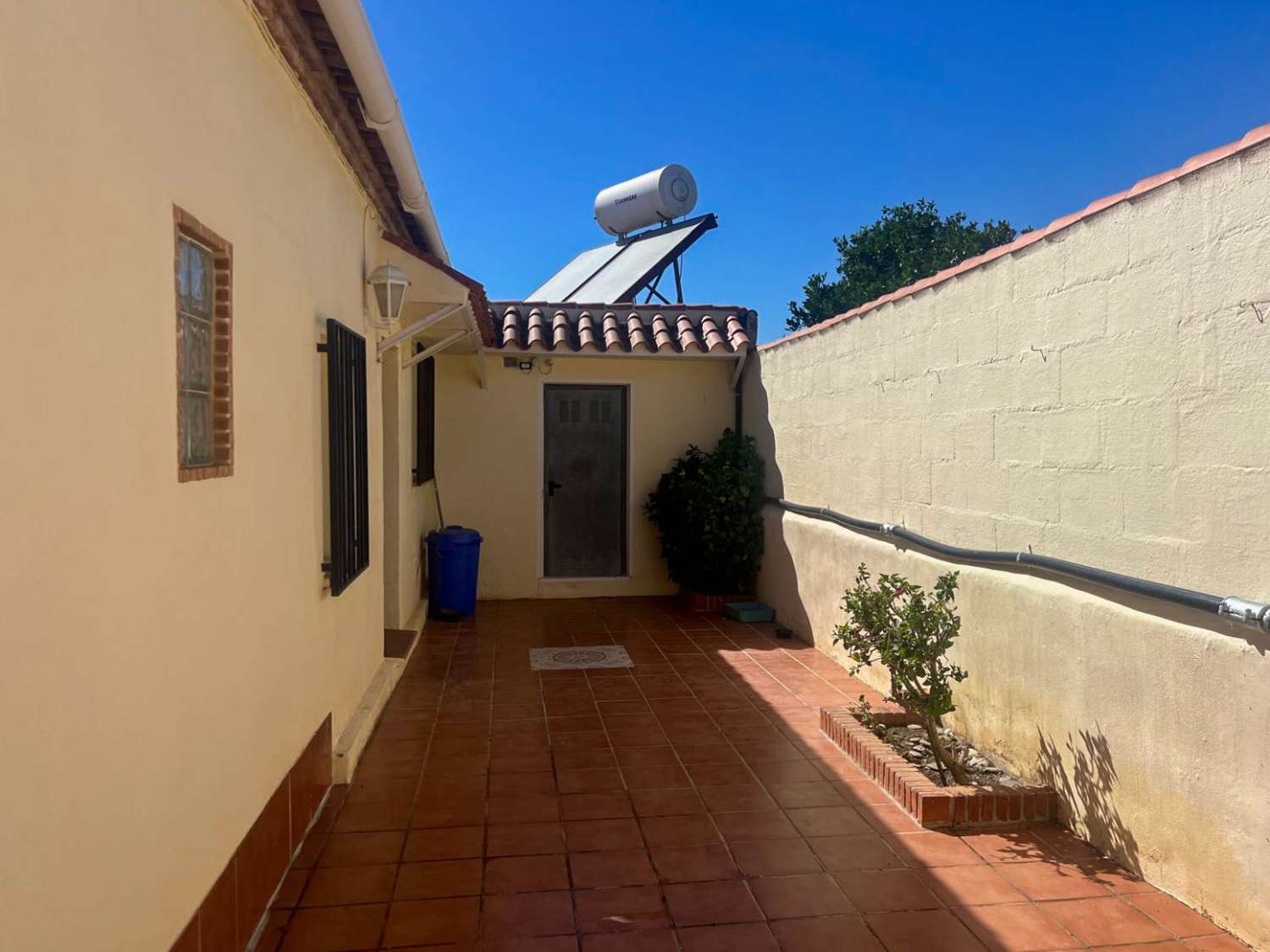 Preciosa casa de campo con piscina en venta en Motril