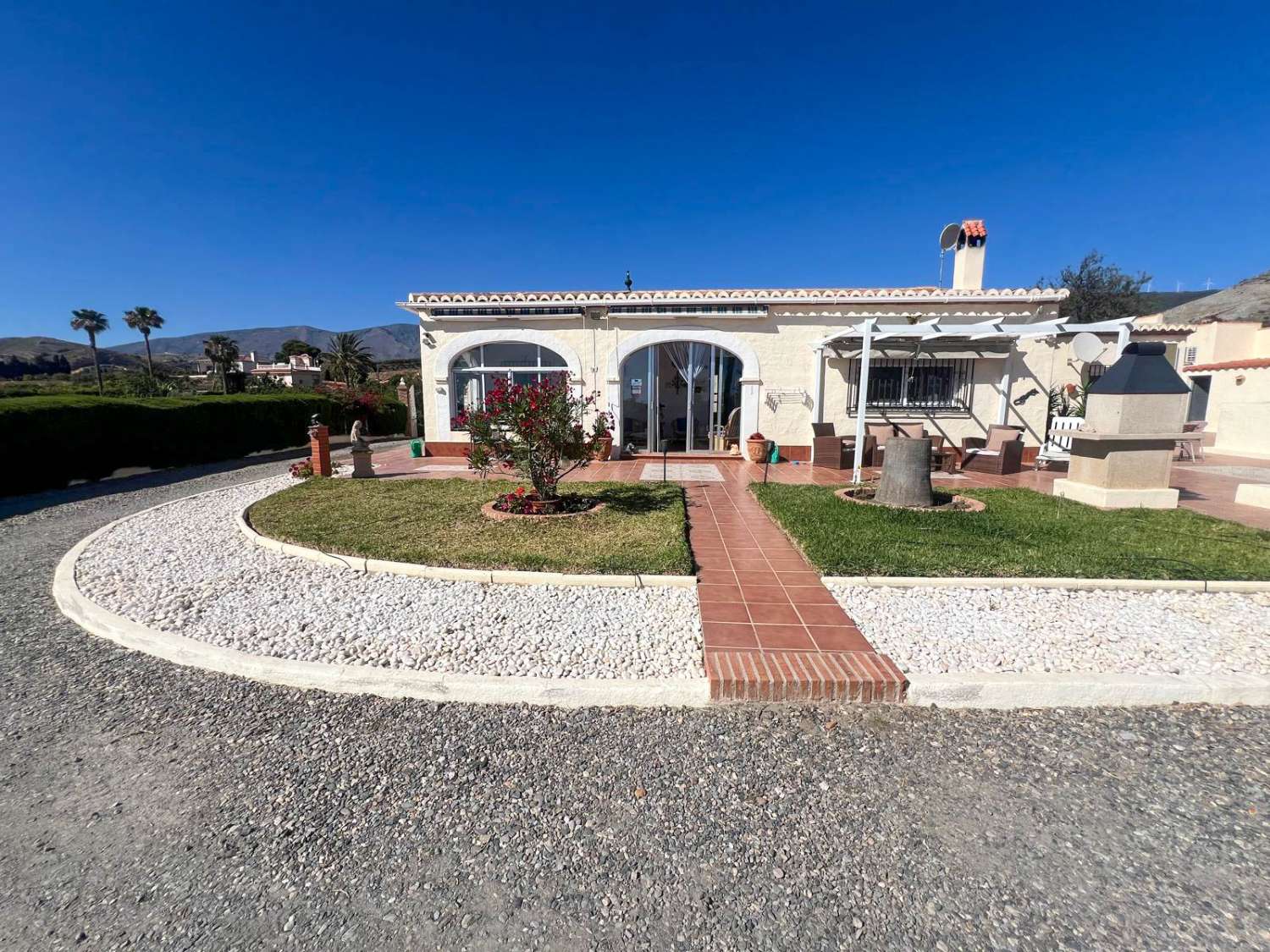 Belle maison de campagne avec piscine à vendre à Motril