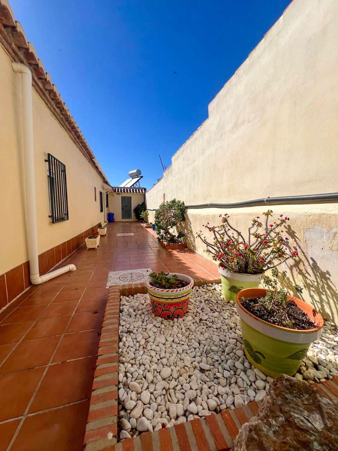 Preciosa casa de campo con piscina en venta en Motril