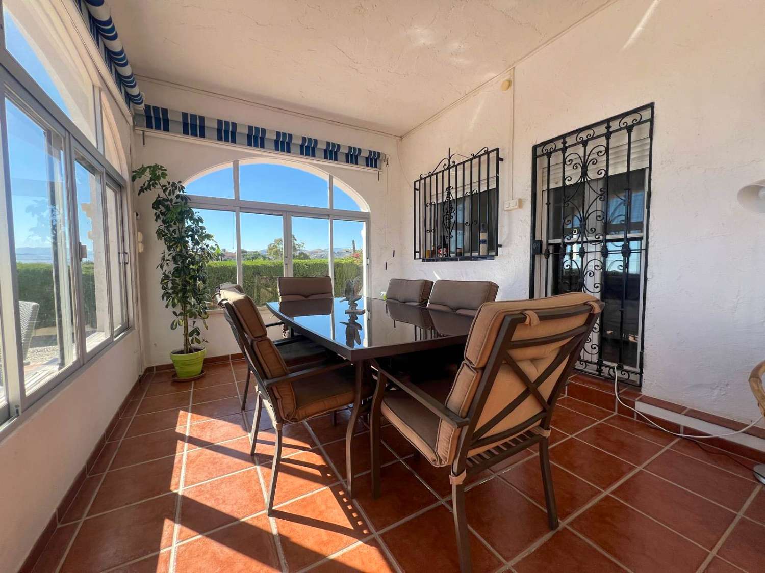 Preciosa casa de campo con piscina en venta en Motril