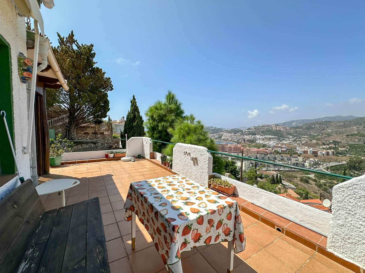 Lovely villa with views for rent in Almuñécar