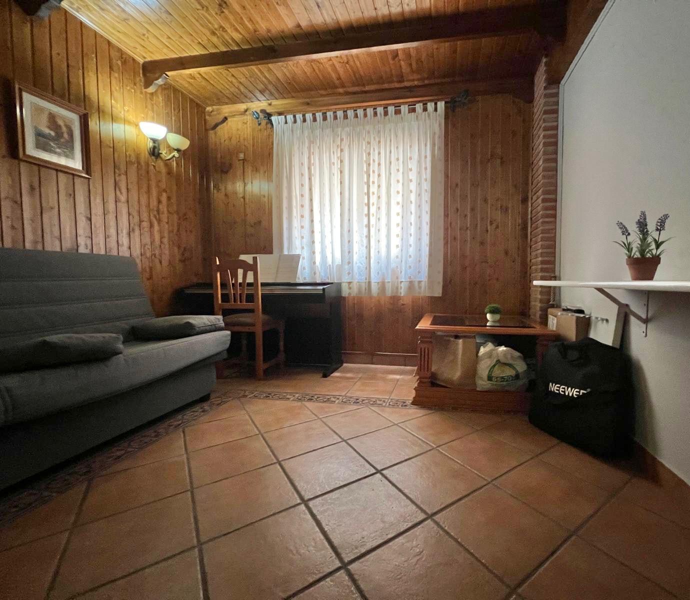 Casa con amplia terraza en venta en Vélez de Benaudalla