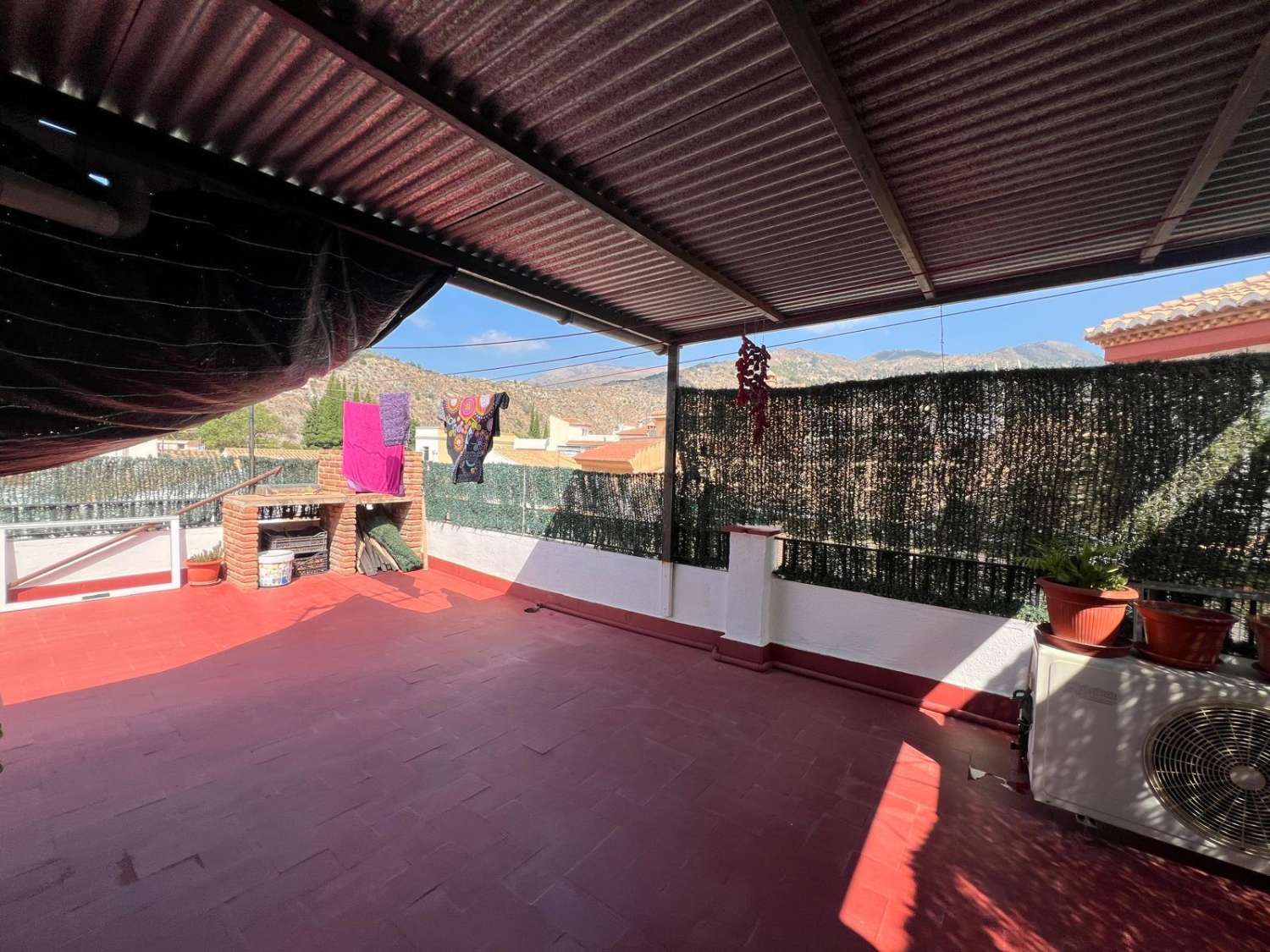 Casa con amplia terraza en venta en Vélez de Benaudalla