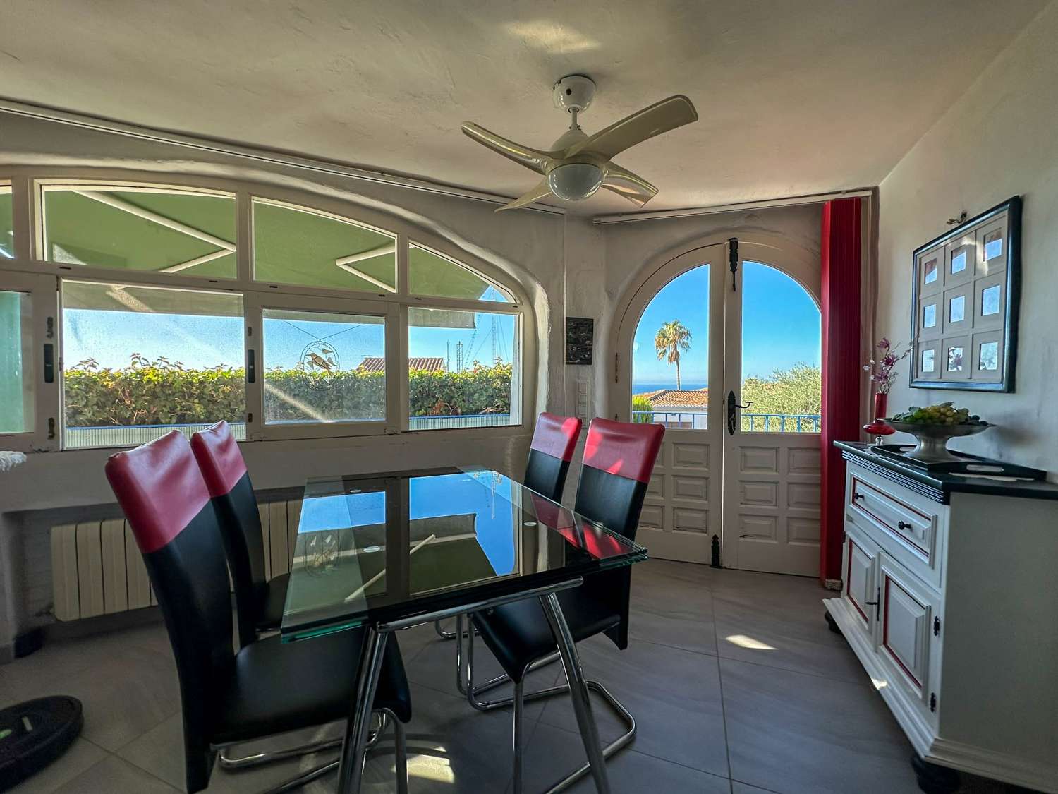 Maison individuelle avec vue spectaculaire sur la mer