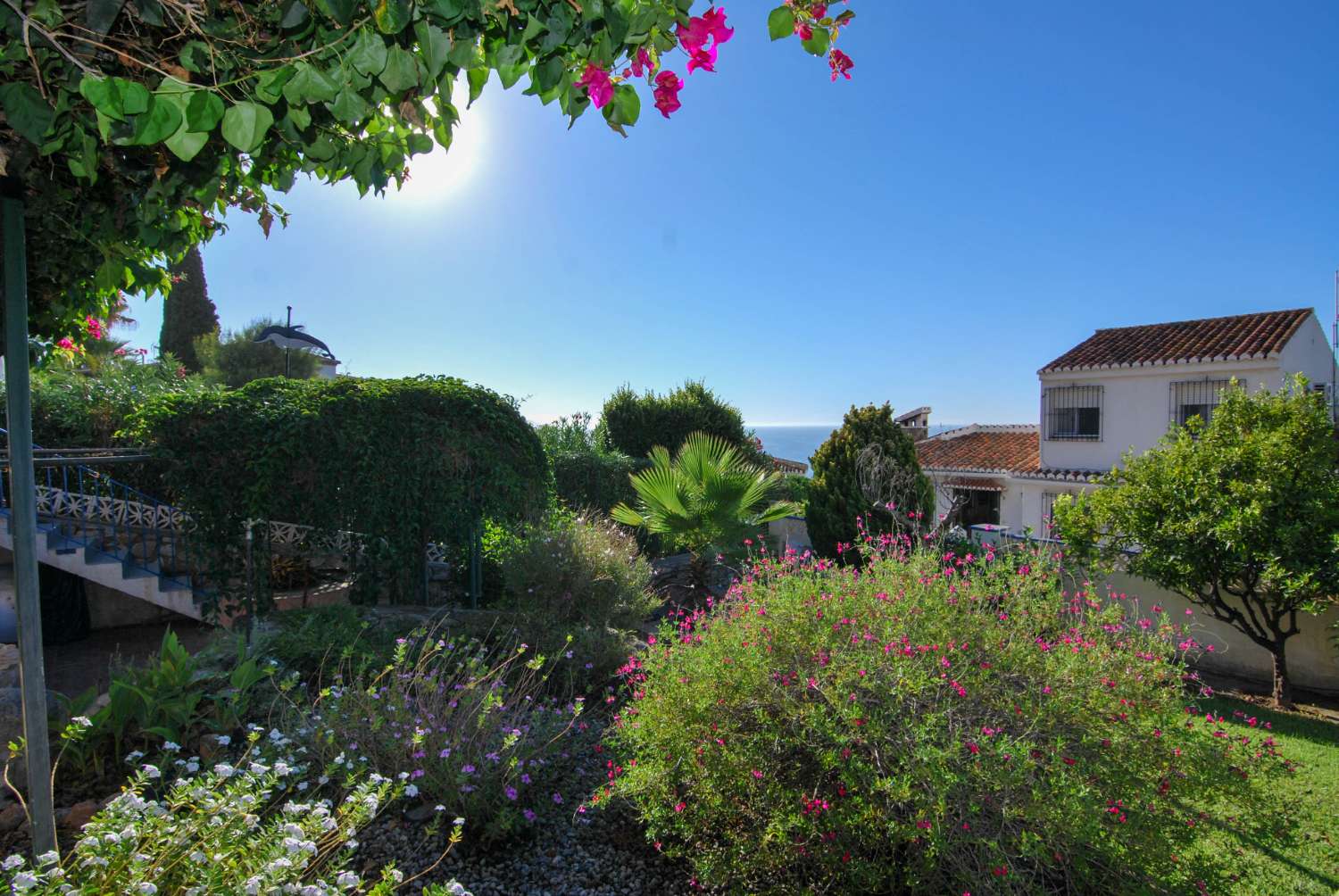 Detached house with spectacular sea views