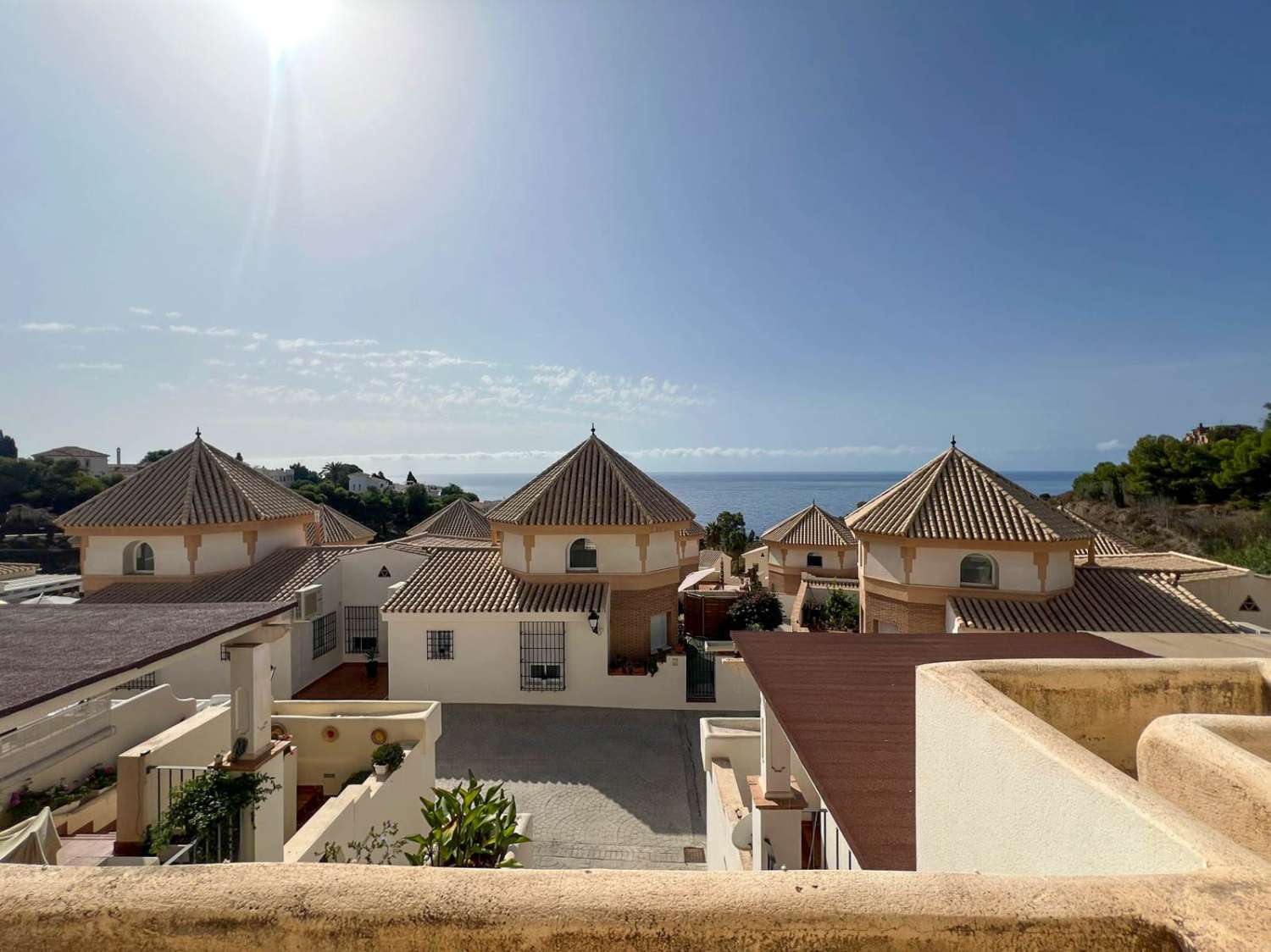 Maison spacieuse avec abri de voiture à louer à Salobrena