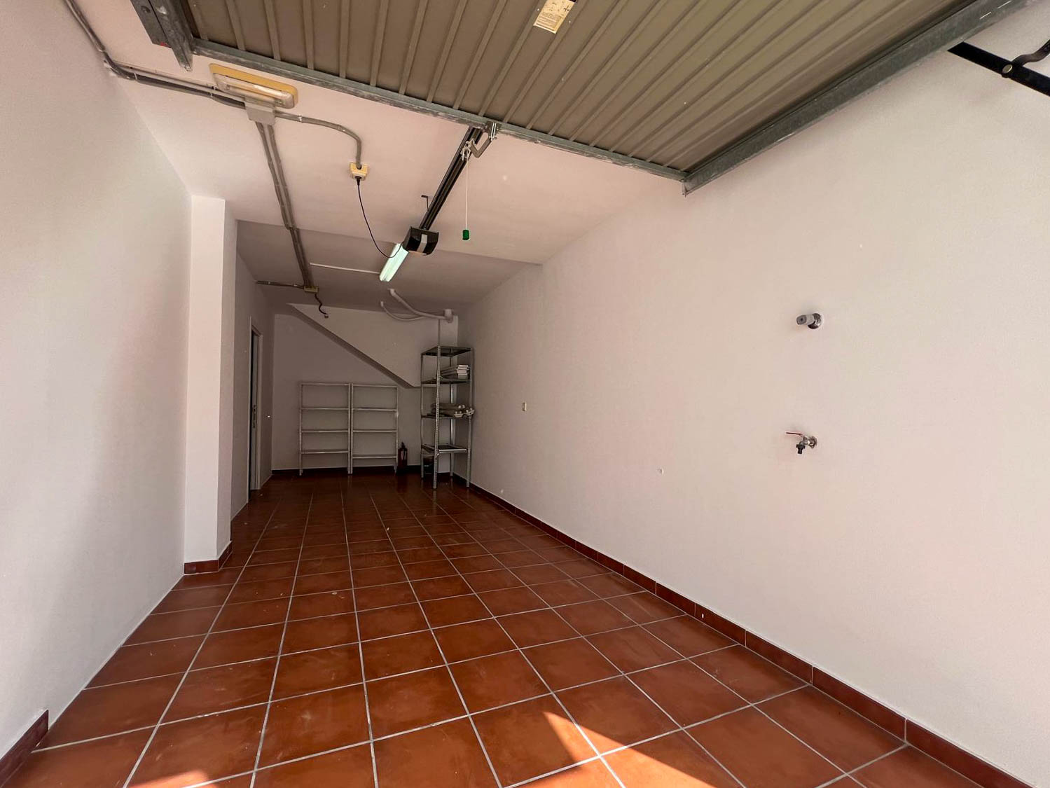 Spacious house with garage for rent in Salobrena