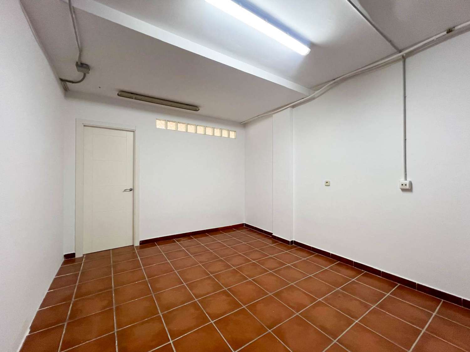 Spacious house with garage for rent in Salobrena