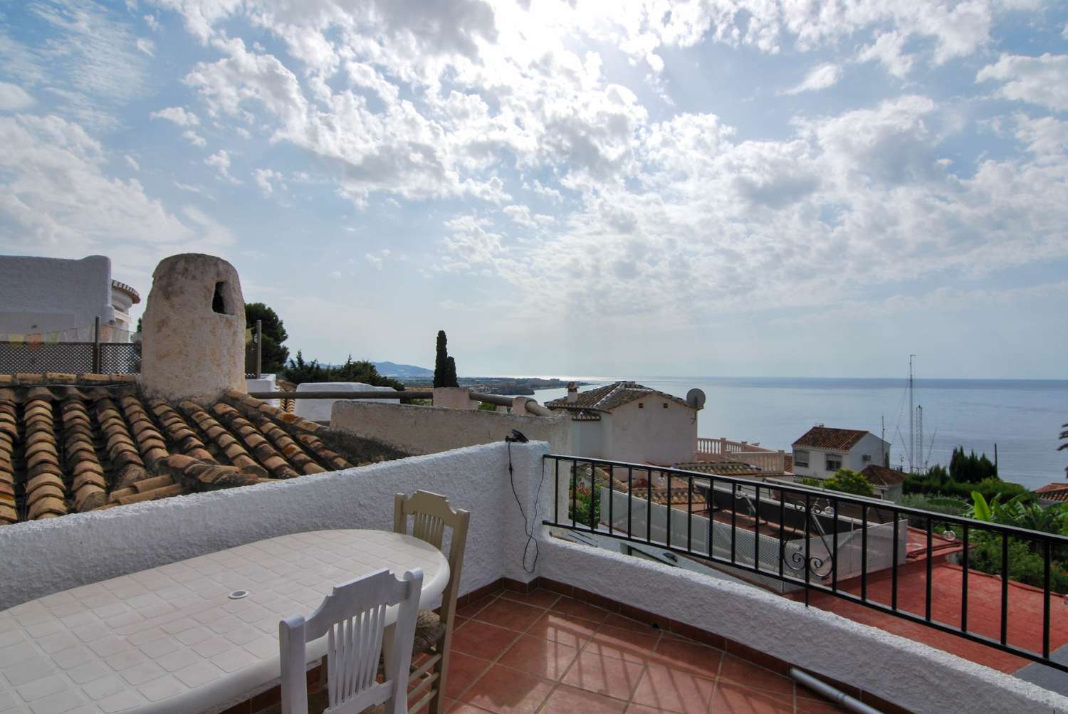 Refurbished house with sea views for sale