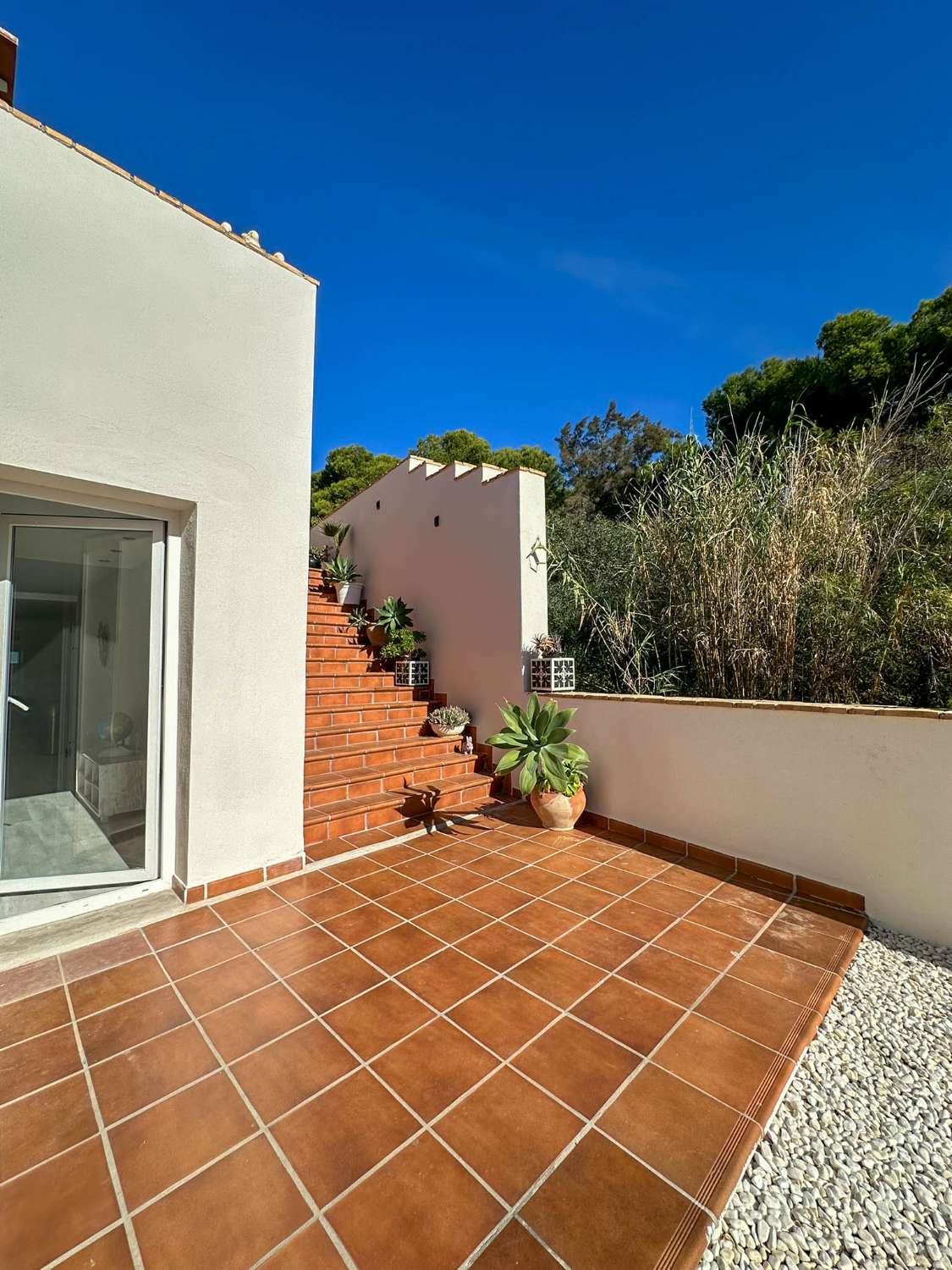 Spacious house with sea views for sale in Salobreña