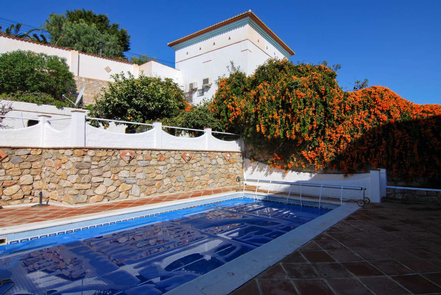 Villa con piscina privada en venta en Monte de los Almendros