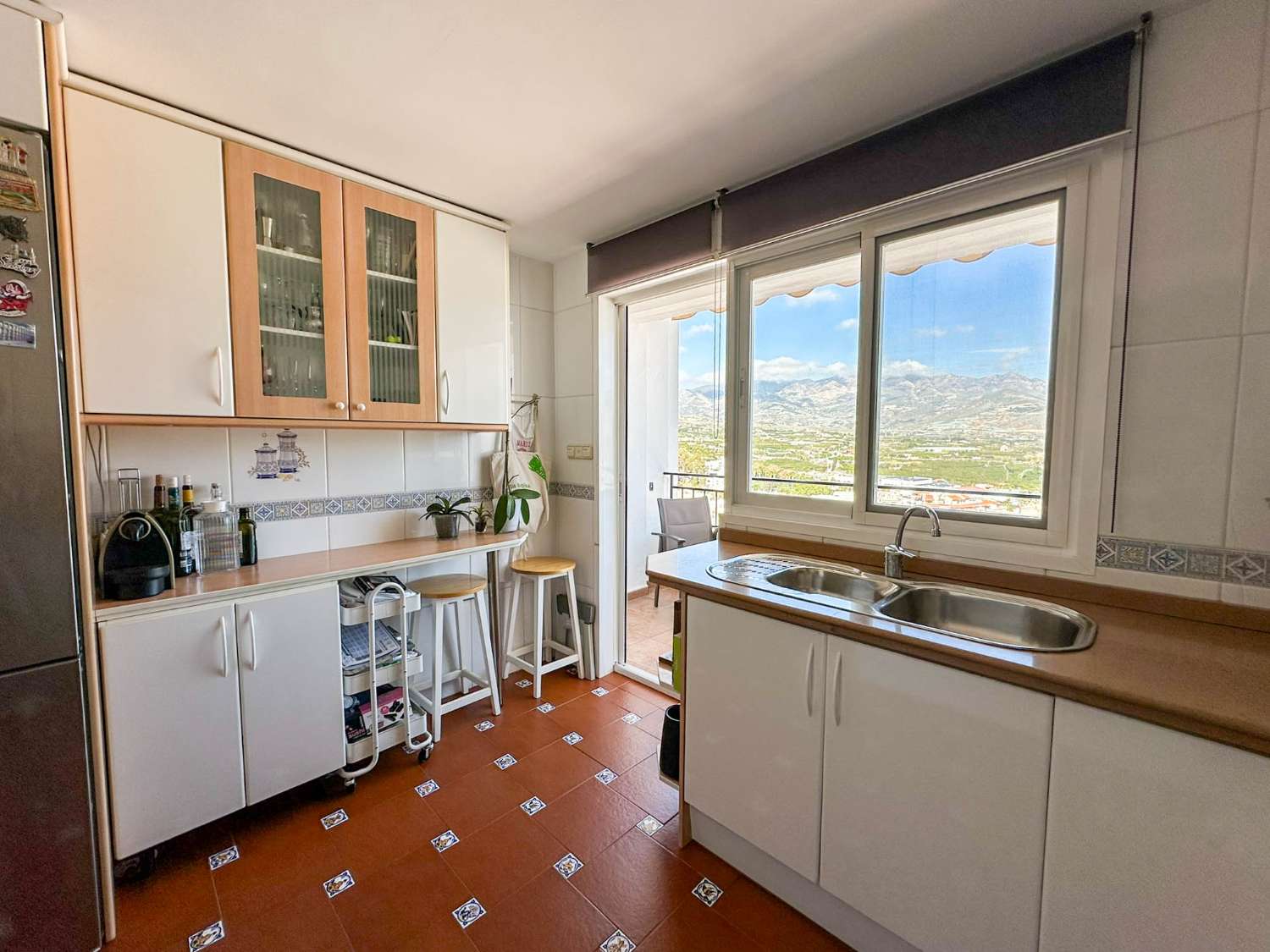 Bright apartment for sale in the old town of Salobreña