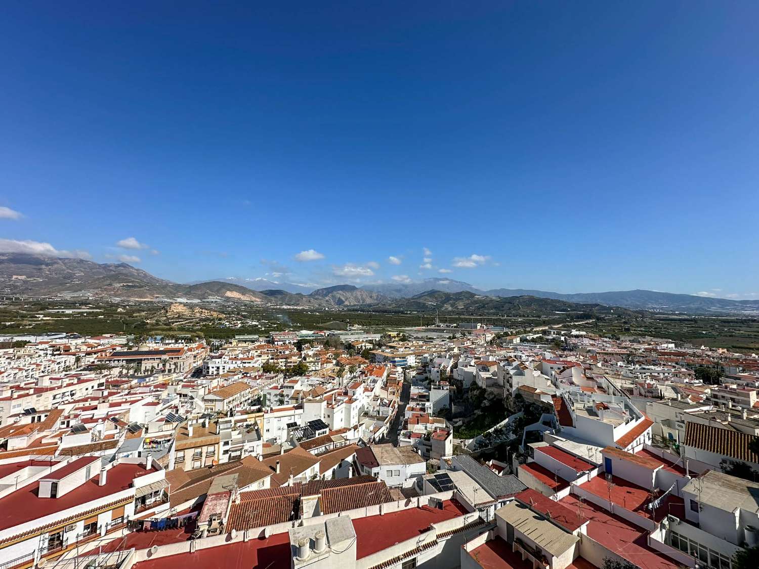 Bright apartment for sale in the old town of Salobreña