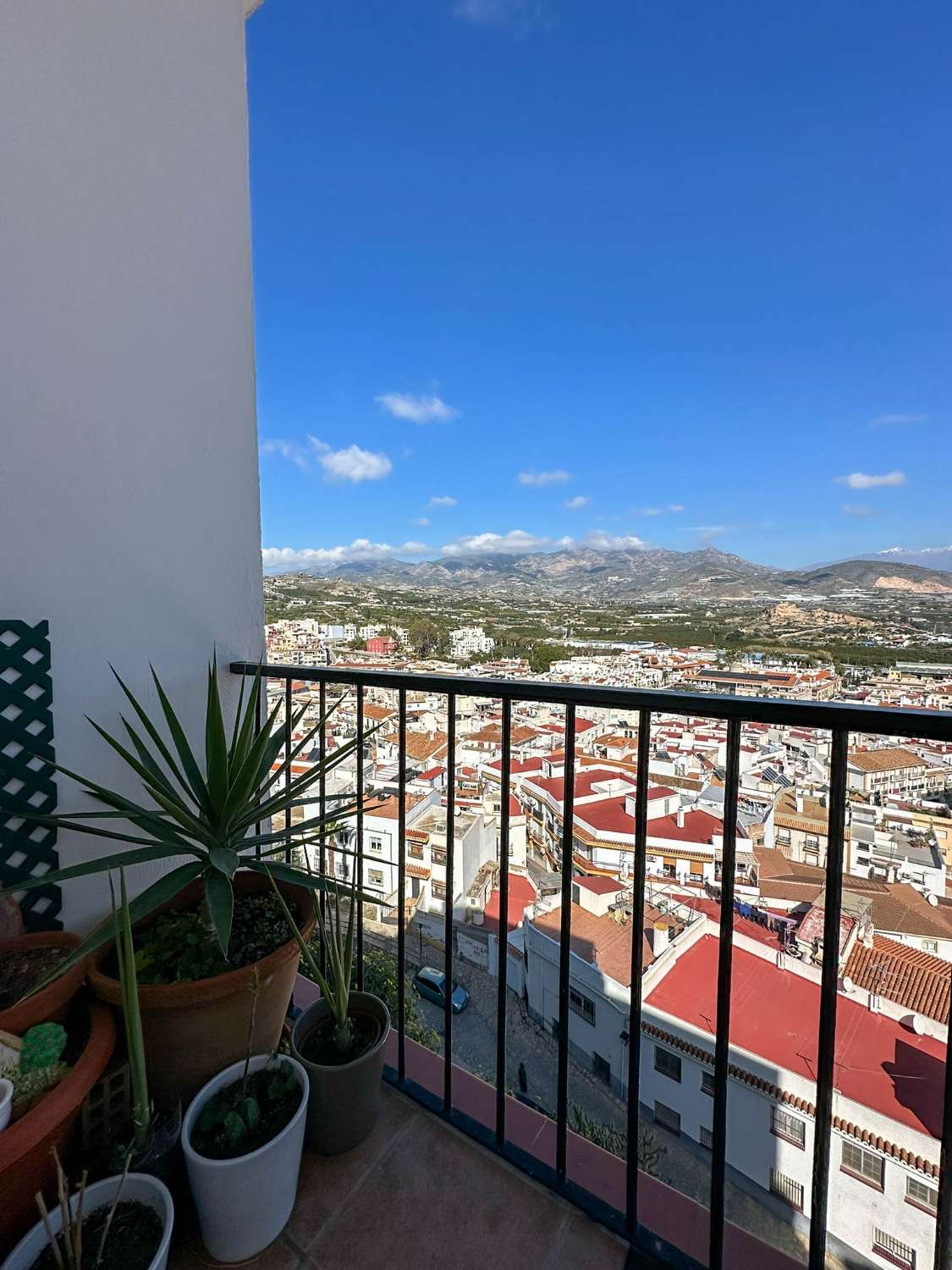 Bright apartment for sale in the old town of Salobreña