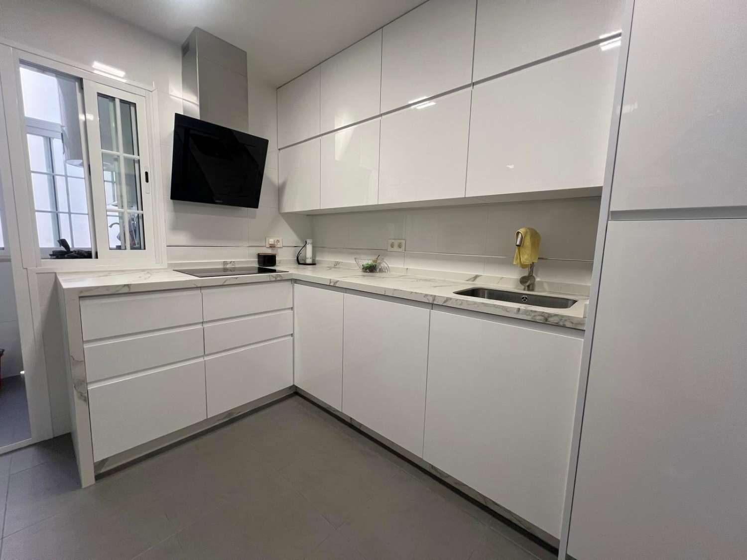 Apartamento recién reformado en venta en Salobreña